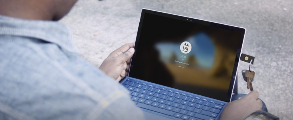 person logging into laptop using YubiKey and Microsoft Azure AD